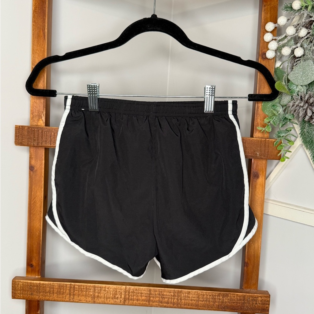 Girls Black Nike Drifit Shorts with Lining - Picture 2 of 4